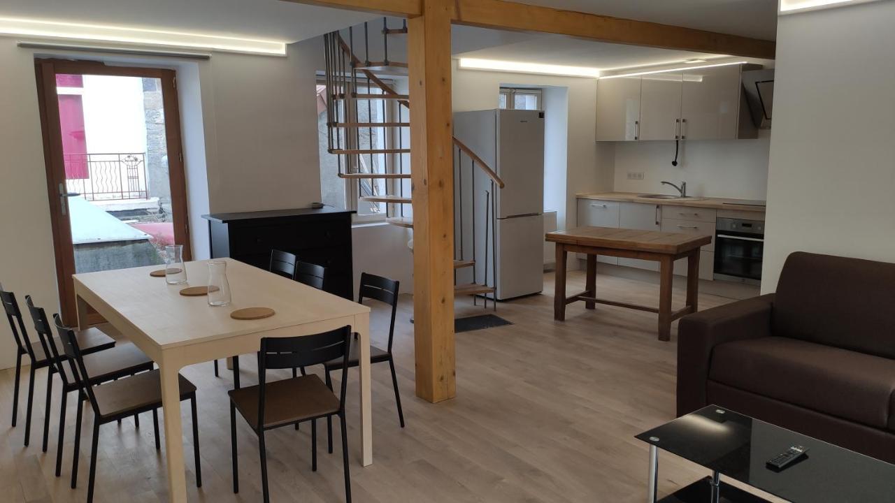 Maison Face A La Dordogne Avec Terrasse Ла Бурбул Екстериор снимка