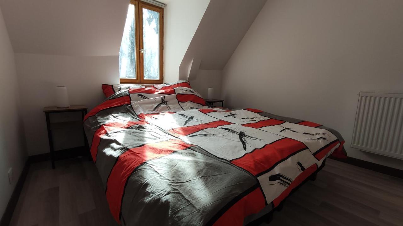 Maison Face A La Dordogne Avec Terrasse Ла Бурбул Екстериор снимка