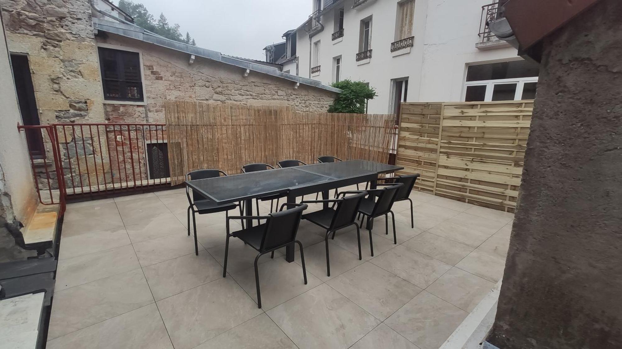 Maison Face A La Dordogne Avec Terrasse Ла Бурбул Екстериор снимка
